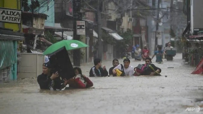 Siêu bão Vamco gây ngập lụt lớn ở Philippines.