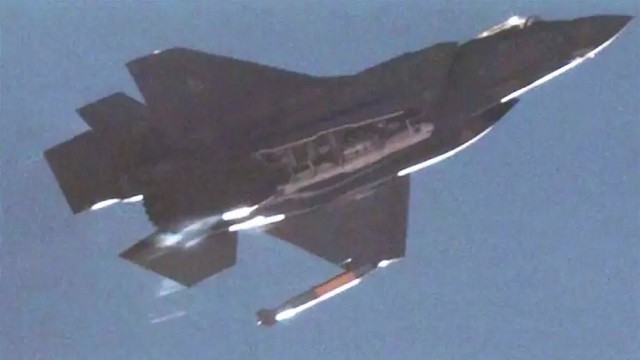 Clip chiến đấu cơ F-35 của Mỹ lần đầu thả bom hạt nhân