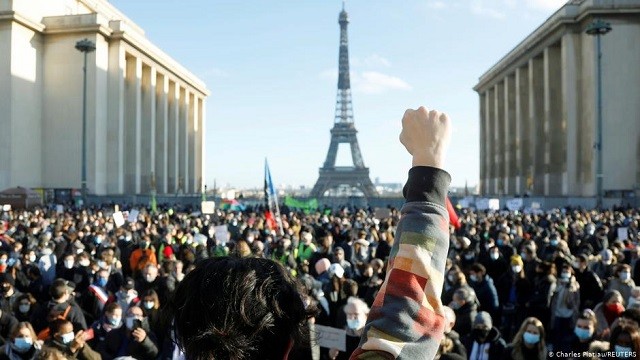 Hàng ngàn người biểu tình ở Pháp.