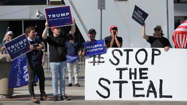 Những người ủng hộ ông Trump kêu gọi dừng "đánh cắp" cuộc bầu cử.
