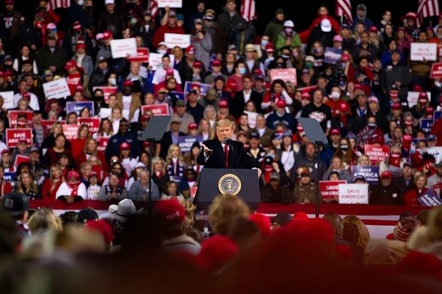 Ông Trump tại cuộc mít tinh hậu bầu cử ở Georgia.