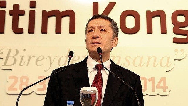 Bộ trưởng GD Ziya Selcuk.