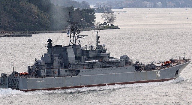 Tàu Nga chở khí tài hướng về Syria.