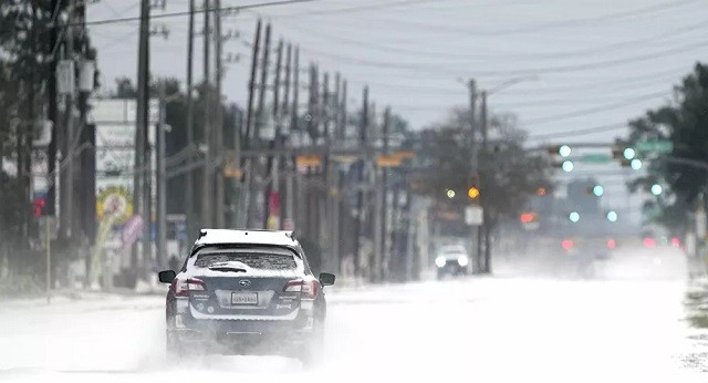 Video bão tuyết ở Texas khiến hàng triệu người Mỹ mất điện