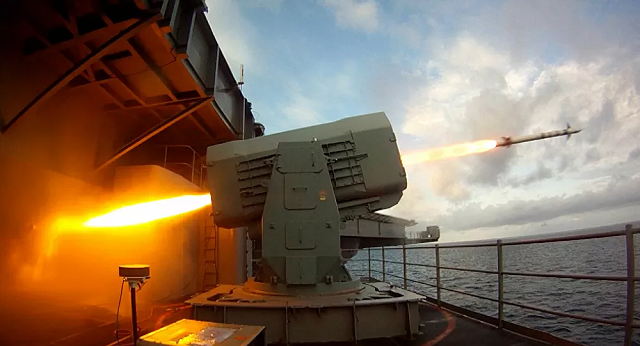 Hải quân Mỹ phóng tên lửa (RAM) ở Đại Tây Dương.