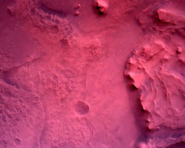 Những hình ảnh đầu tiên có độ phân giải cao được gửi về từ sao Hỏa