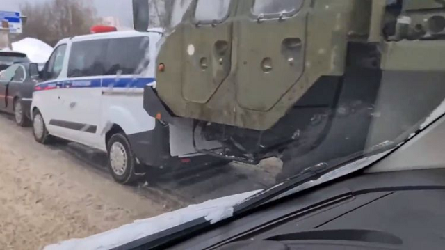 Video “rồng lửa” S-400 của Nga gặp tai nạn giao thông