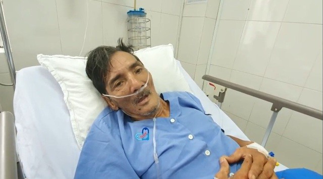 Nghệ sĩ Thương Tín nhập viện cấp cứu vì bị đột quỵ được hàng xóm đưa vào viện.

