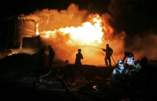 Đám cháy tại cơ sở lọc dầu ở Syria.