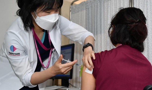 Tiêm vaccine Covid-19 ở Hàn Quốc.