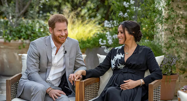 Hoàng tử Harry và vợ trong cuộc phỏng vấn với người dẫn chương trình Oprah Winfrey.