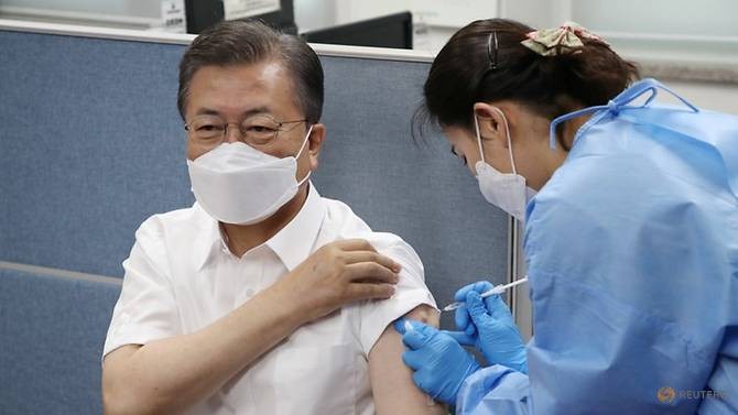 TT Hàn Quốc Moon Jae-in tiêm vắc xin AstraZeneca.