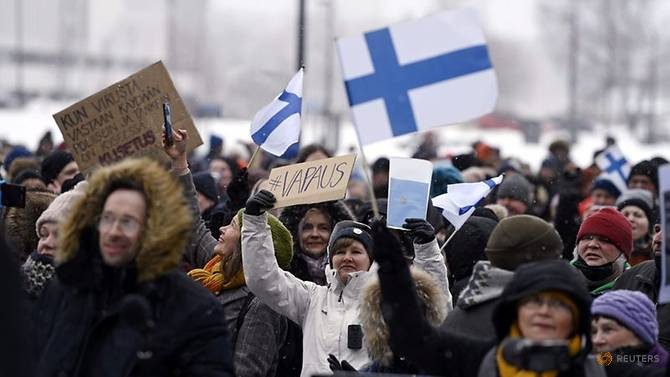 Người Phần Lan biểu tình phản đối các hạn chế chống dịch.