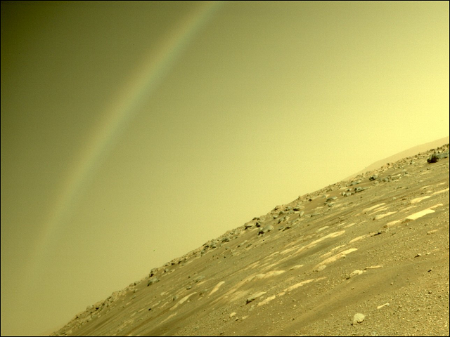 Hình ảnh cầu vồng do tàu thăm dò Perseverance gửi về từ sao Hỏa.