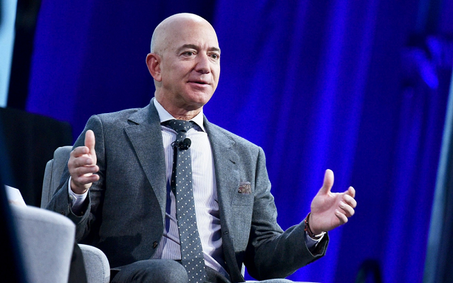 Jeff Bezos là người giàu nhất thế giới trong 4 năm liên tiếp với số tài sản 177 tỷ USD, tăng 64 tỷ USD so với năm trước đó nhờ cổ phiếu của Amazone tăng vọt.