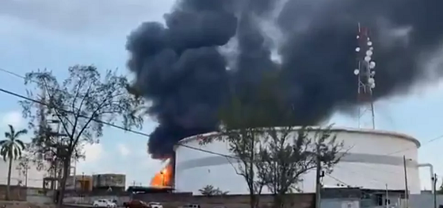 Video lửa cháy dữ dội tại một nhà máy lọc dầu ở Mexico sau tiếng nổ lớn