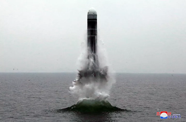 Hình ảnh một tên lửa đạn đạo phóng từ tàu ngầm (SLBM) ở một địa điểm không được tiết lộ trong bức ảnh Hãng thông tấn Trung ương Triều Tiên (KCNA) công bố vào ngày 2/10/2019. 