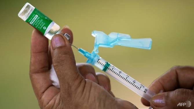 Brazil dừng tiêm vắc xin AstraZeneca cho thai phụ.