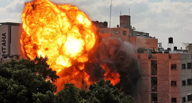 Cuộc tấn công của Israel vào một tòa nhà ở dải Gaza hôm 13/5.