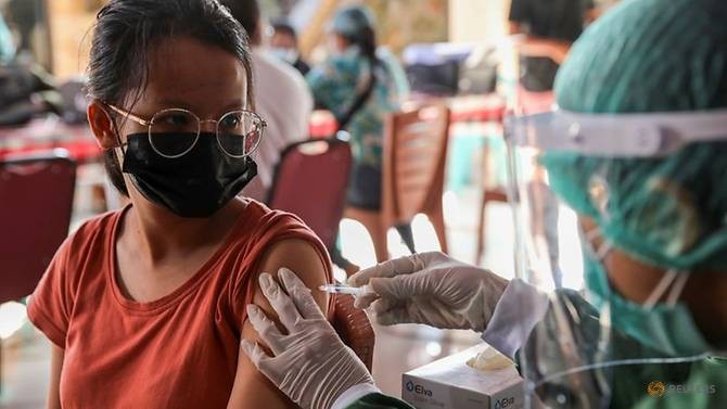 Tiêm vắc xin Covid-19 ở Indonesia.