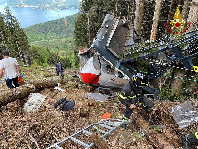 Thảm họa rơi cáp treo ở Italy khiến 14 người thiệt mạng.