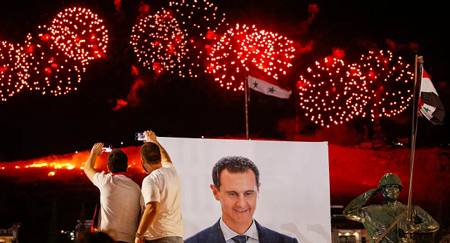 Pháo hoa mừng chiến thắng của ông Assad.