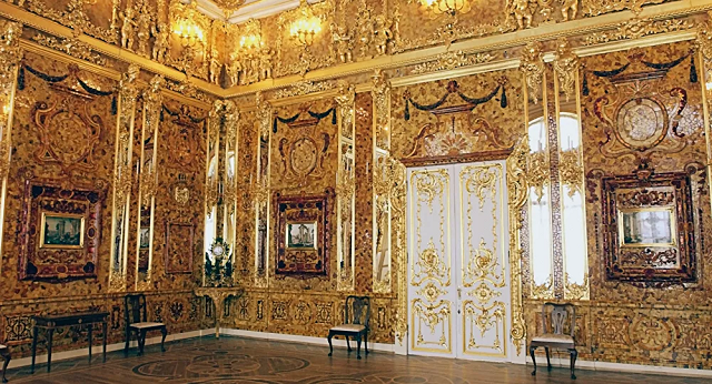 Căn phòng hổ phách được phục dựng trong suốt 24 năm ở Cung điện Catherine.