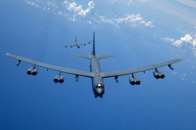 Máy bay ném bom chiến lược có khả năng mang vũ khí hạt nhân Boeing B-52H Stratofortress.
