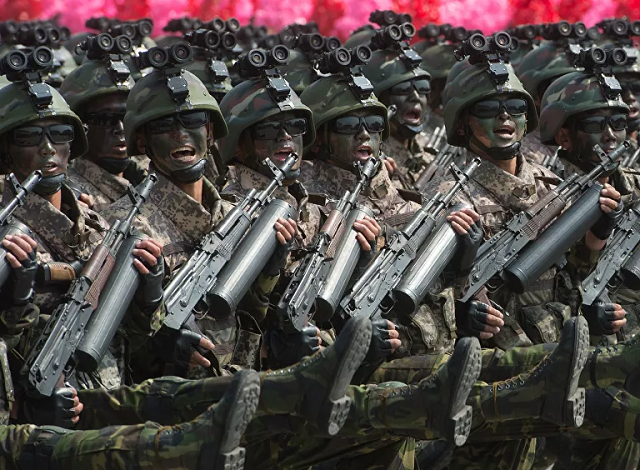 Quân đội nhân dân Triều Tiên trong một cuộc diễu binh.