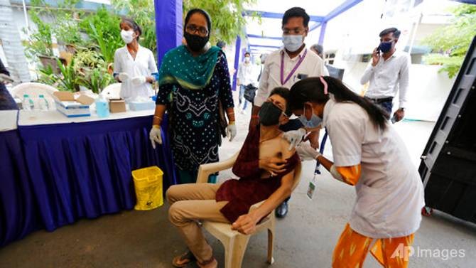 Tiêm vắc xin Covid-19 ở Ấn Độ.