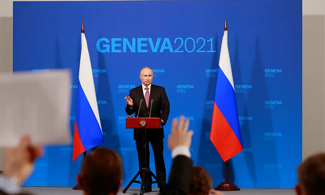 Tổng thống Nga Vladimir Putin họp báo tại thượng đỉnh Nga Mỹ ở Geneva.