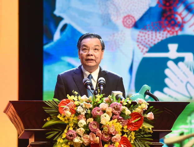 Chủ tịch UBND TP Hà Nội Chu Ngọc Anh phát biểu kêu gọi sự kết nối, lan tỏa tinh thần “tương thân tương ái”