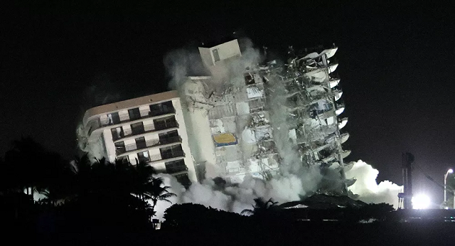 Mỹ: Video phá hủy tòa nhà ở Surfside đã chôn vùi hơn 100 người