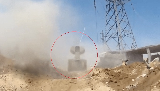 Quân đội Syria dùng xe quét mìn để tấn công quan thánh chiến.