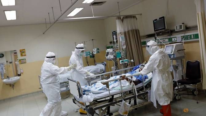 Nhân viên y tế Indonesia đang bị quá tải do số ca mắc Covid-19 tăng mạnh.