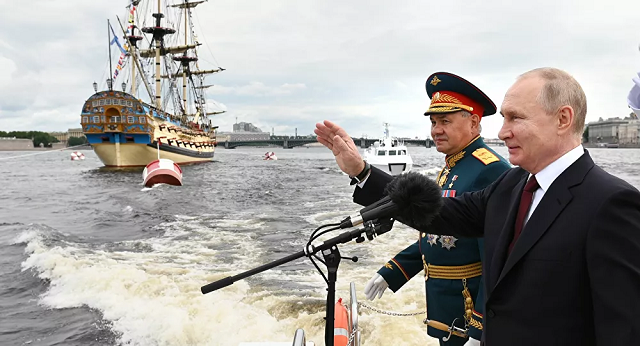 Tổng thống Nga Putin và Bộ trưởng Quốc phòng Shoigu.