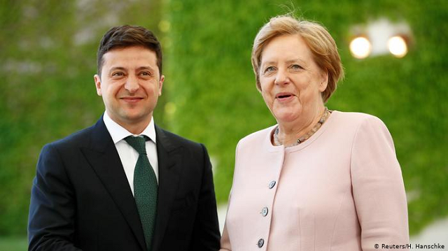 Thủ tướng Đức Angela Merkel và Tổng thống Zelensky (trái).