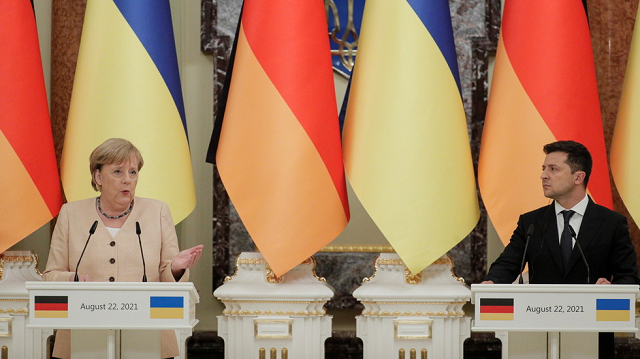 Thủ tướng Đức Angela Merkel gặp Tổng thống Ukraine Zelensky tại Kiev.