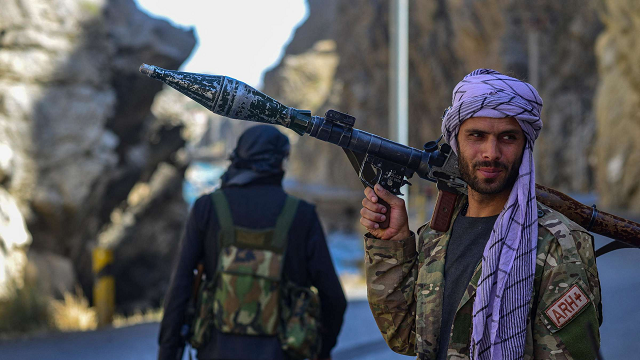 Lực lượng kháng chiến Afghanistan phớt lờ tối hậu thư của Taliban.
