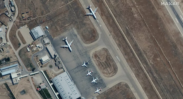 Máy bay tại một sân bay ở Afghanistan.