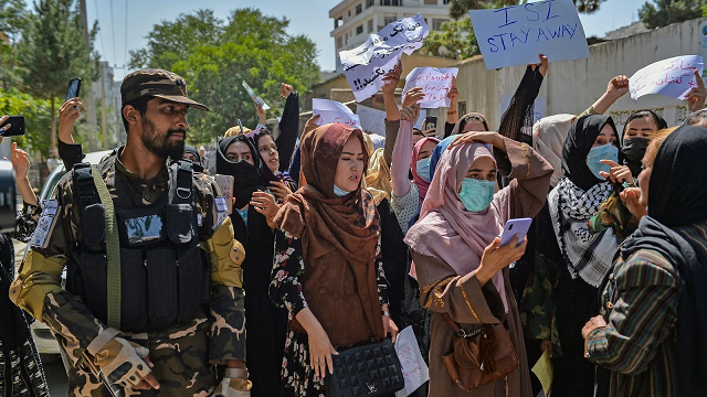 Những người biểu tình chống Pakistan ở Kabul.