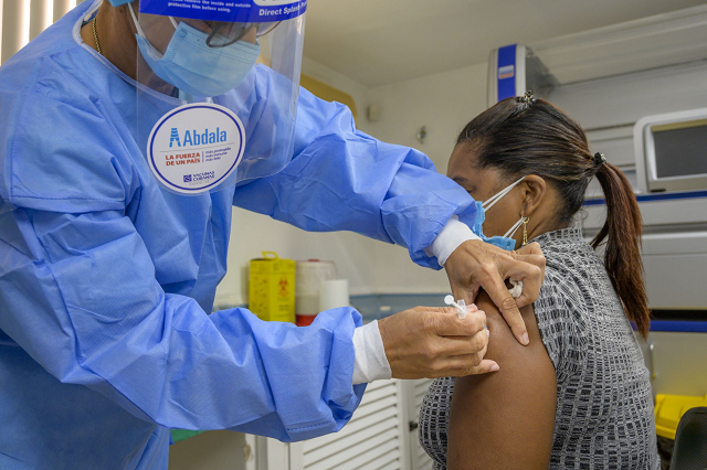 Tiêm vắc xin Abdala ở Cuba