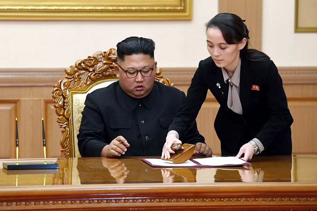 Lãnh đạo Triều Tiên Kim Jong-un và em gái Kim Yo Jong.