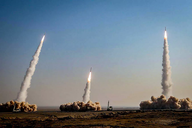 Tên lửa của Iran trong một cuộc tập trận.