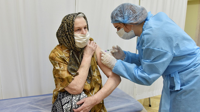Tiêm vắc xin Covid-19 ở Ukraine.