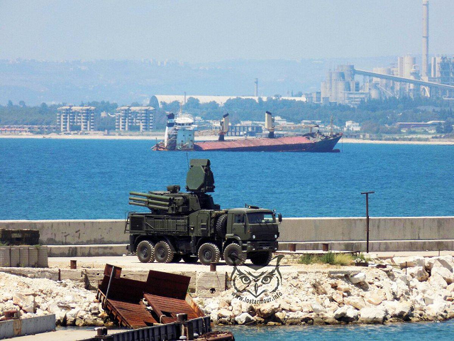 Tàu Nga được cho là chở vũ khí hướng về Syria.