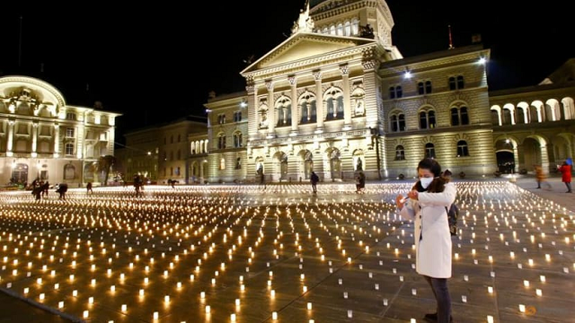 Thụy Sĩ thắp nến tưởng niệm nạn nhân Covid-19.