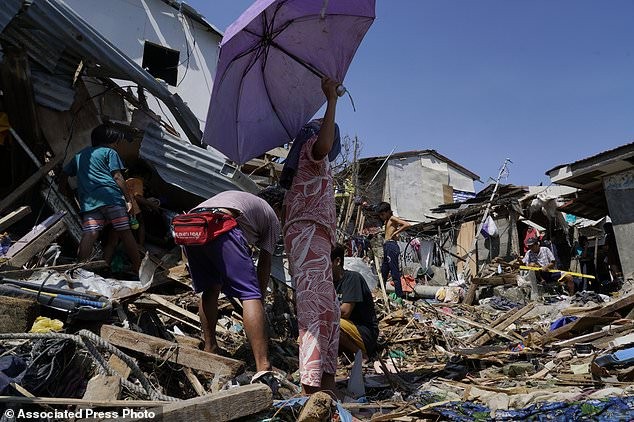 Siêu bão RAI tạo nên sự tàn phá lớn ở Philippines.