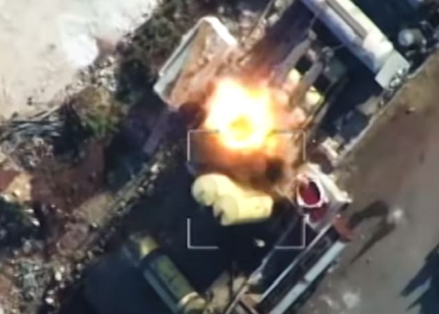 Hình ảnh nhà máy của khủng bố bị UAV Nga tấn công.