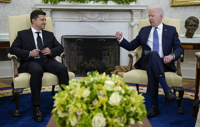 Tổng thống Mỹ Joe Biden và người đồng cấp Ukraine Vladimir Zelensky.